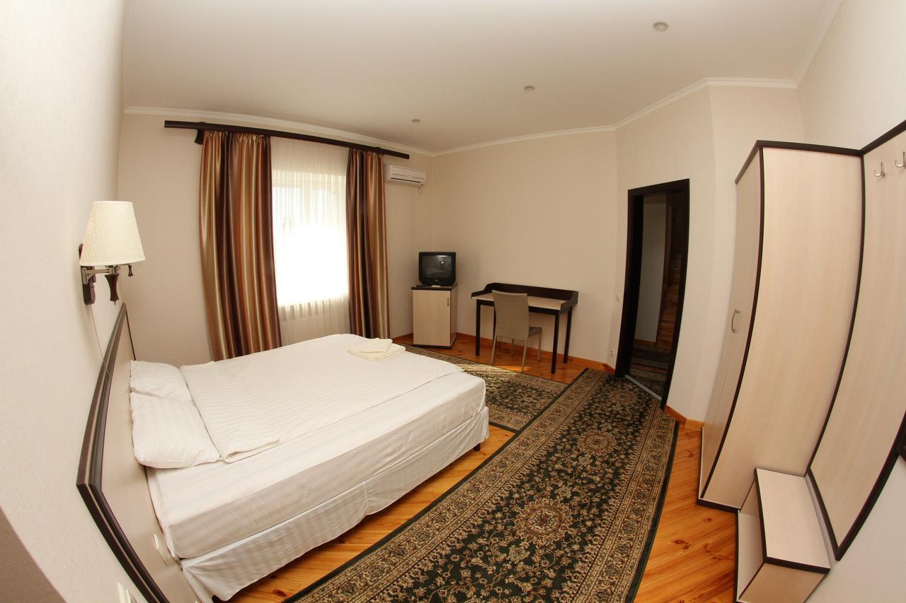 Hotel Uyut Tschernihiw Exterior foto