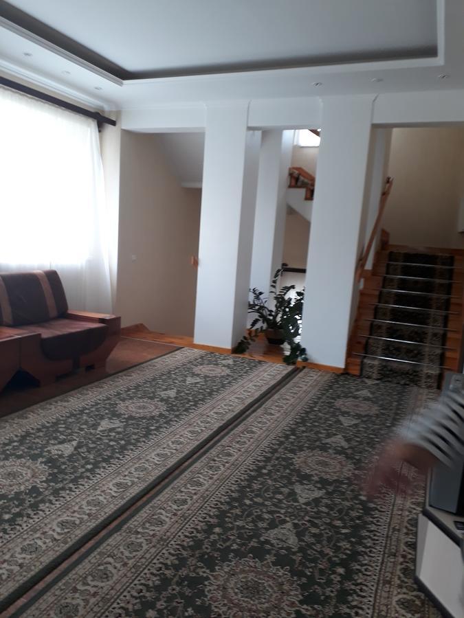 Hotel Uyut Tschernihiw Exterior foto